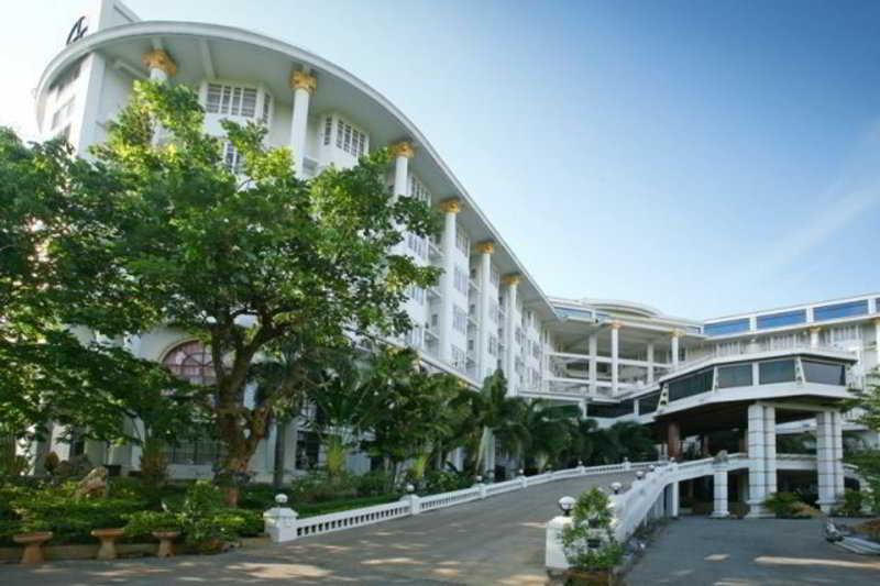 Hermitage Hotel Korat-Sha Nakhonratchasima Екстериор снимка