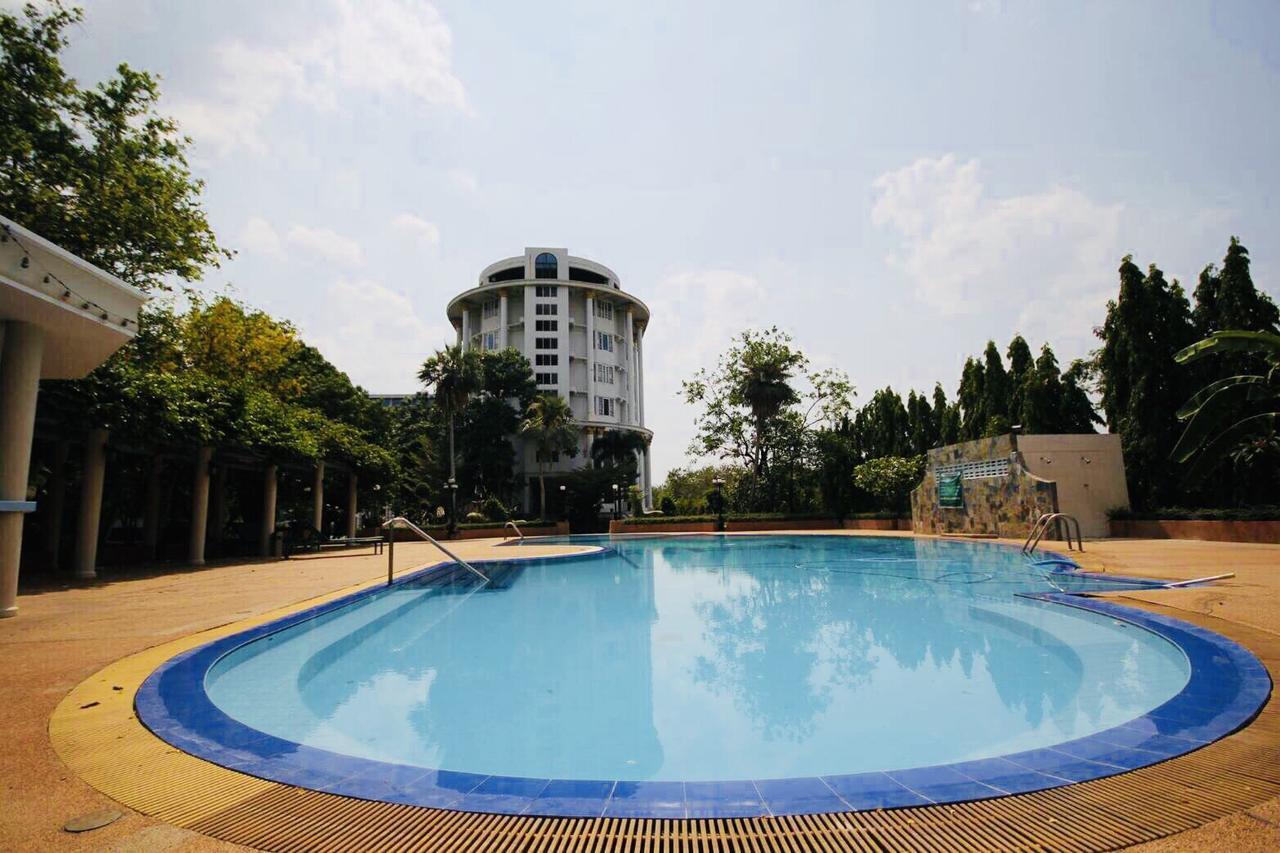 Hermitage Hotel Korat-Sha Nakhonratchasima Екстериор снимка