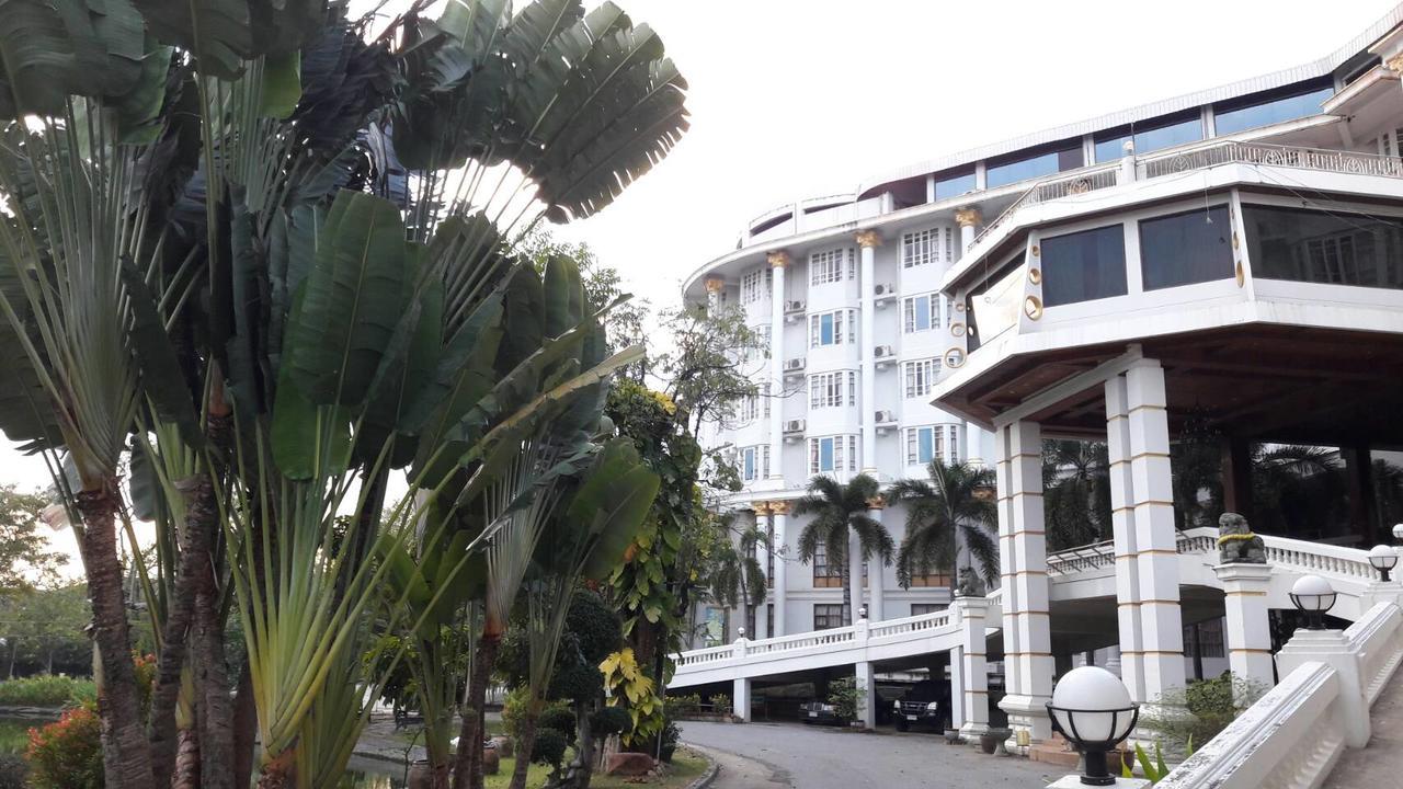 Hermitage Hotel Korat-Sha Nakhonratchasima Екстериор снимка