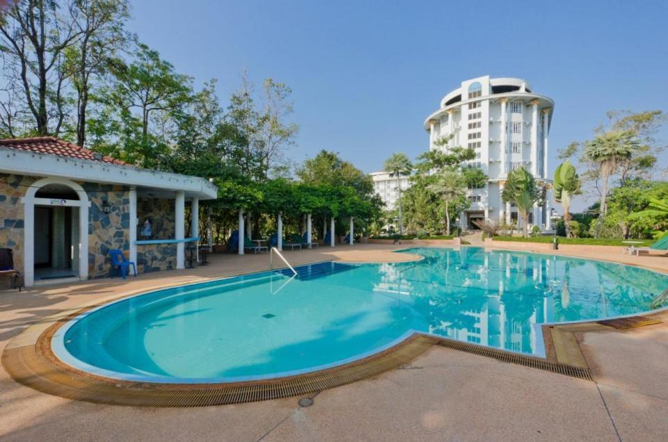 Hermitage Hotel Korat-Sha Nakhonratchasima Екстериор снимка